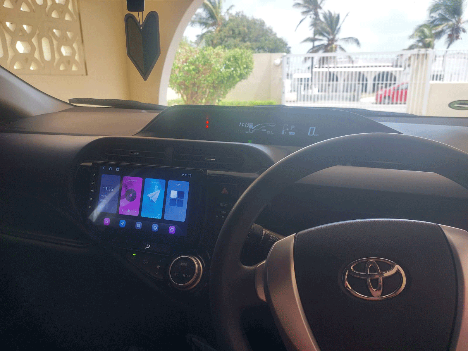 2015 Toyota Aqua S photo 2
