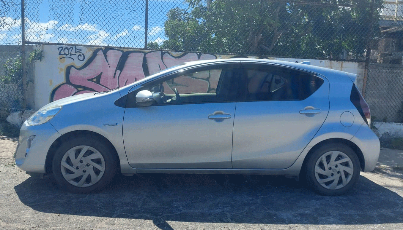 2015 Toyota Aqua S photo 4